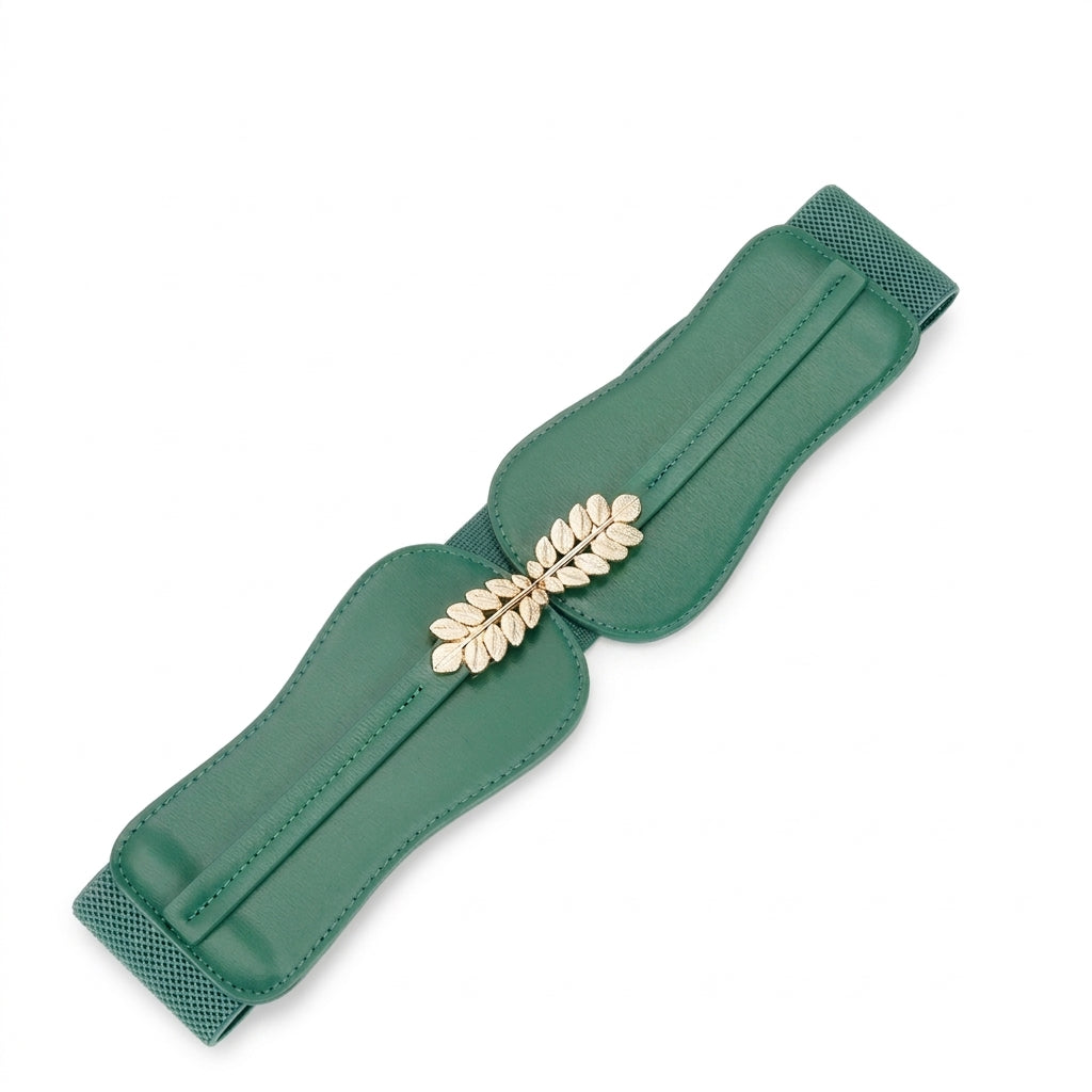 Ceinture large pour femme Mélisande en cuir vert avec boucle décorative dorée en forme de feuilles sur fond blanc