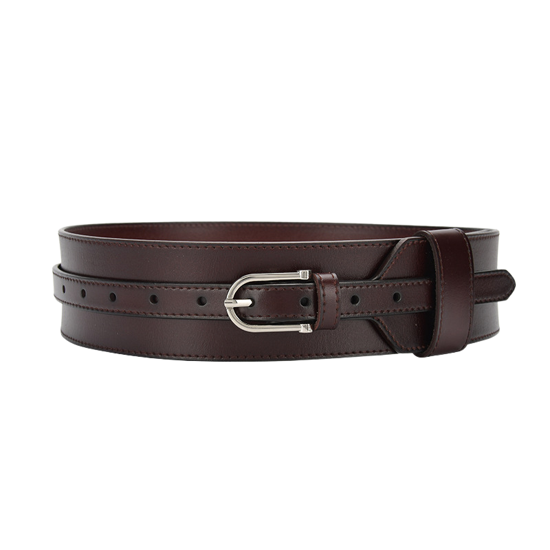 Ceinture extra large en cuir refendu marron foncé, modèle Mélissa, avec une boucle ardillon argentée. Parfaite pour cintrer robes, tuniques ou cardigans.