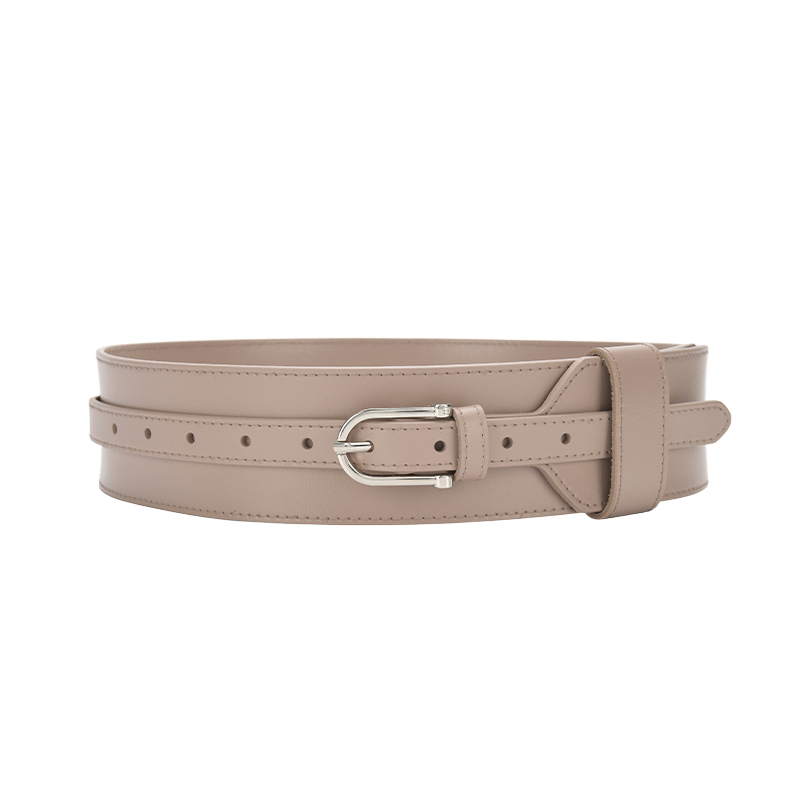 Ceinture extra large Mélissa en cuir refendu gris clair, avec boucle ardillon argentée, largeur 5,8 cm.