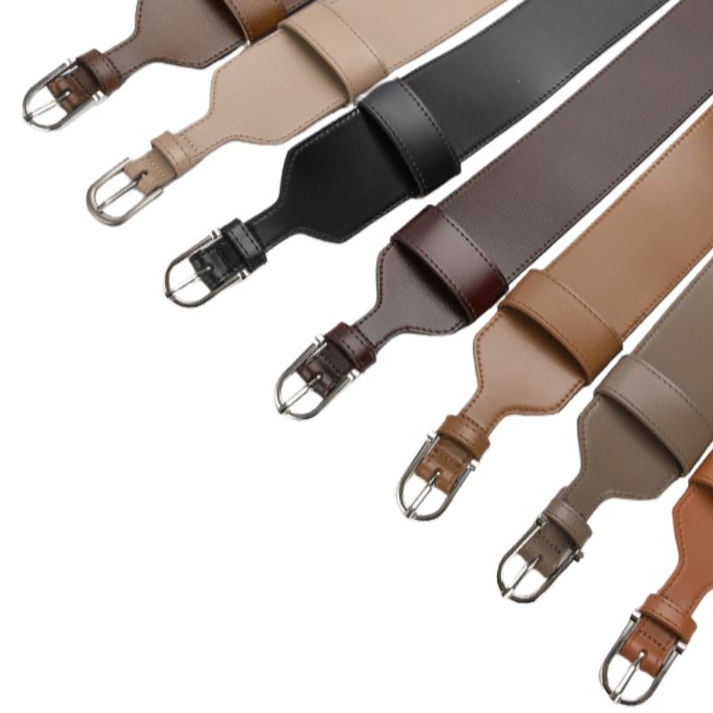 Ceinture extra large Mélissa en cuir refendu de vachette disponible en plusieurs couleurs, avec boucle ardillon argentée.