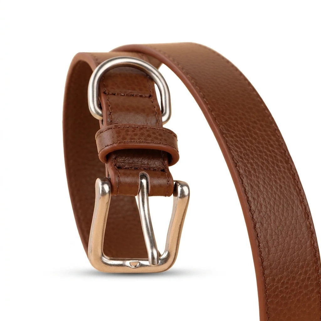 Ceinture femme Mirabelle en cuir de vachette marron avec boucle ardillon argentée.