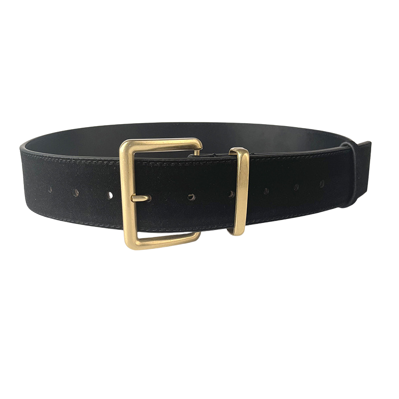 Ceinture femme Mirage noire en cuir de vachette refendu traité daim mat, avec boucle ardillon carrée dorée et passant assorti. Largeur de 4.3 cm.