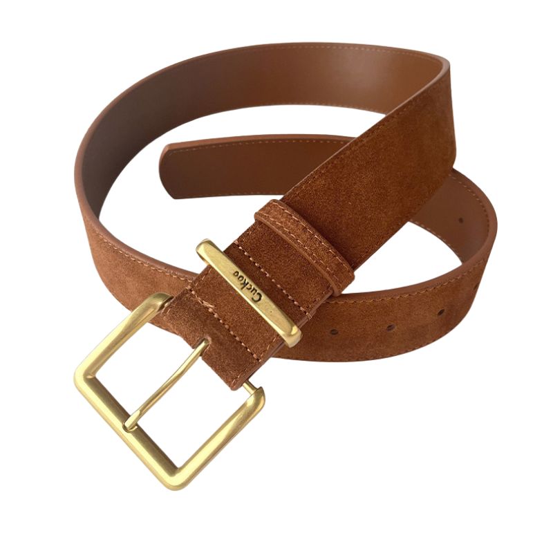 Ceinture femme Mirage en cuir de vachette refendu marron traité daim, avec boucle ardillon carrée dorée et passant gravé "Cuckoo".
