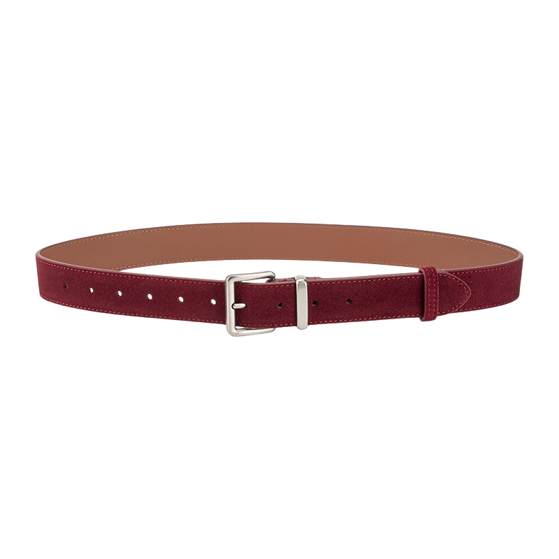 Ceinture femme Mont-Blanc en cuir de vachette refendu traité en daim, couleur bordeaux, avec boucle ardillon rectangulaire argentée et finition brossée.