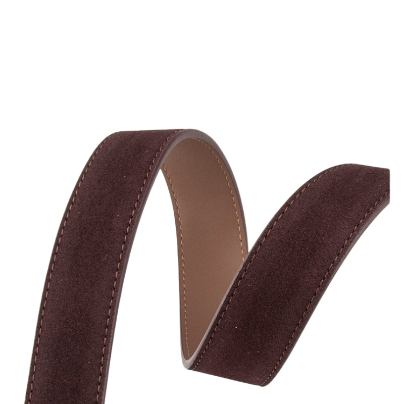 Ceinture femme Mont-Blanc en cuir de vachette marron traité daim, avec coutures ton sur ton et boucle ardillon rectangulaire argentée. #fullwidth