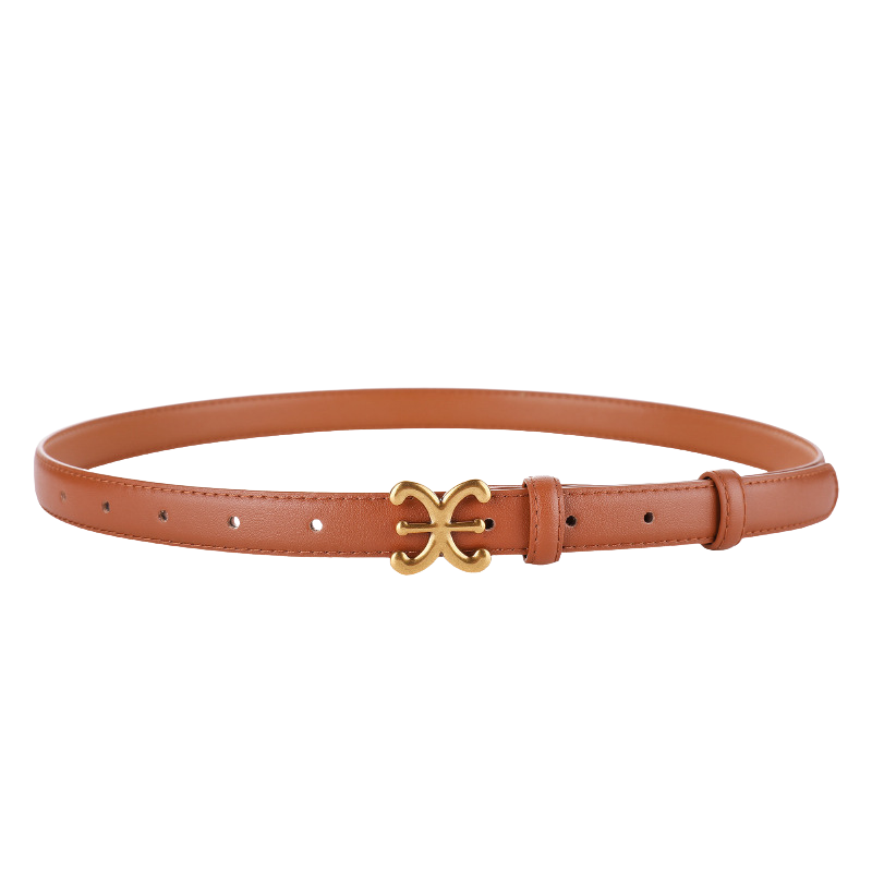 Ceinture fine en cuir de vachette couleur camelle avec boucle ardillon dorée en forme de noeud stylisé, modèle Nacre.