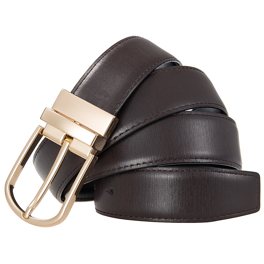 Ceinture homme Olive en cuir marron avec boucle ardillon argentée et détail doré sur le passant.