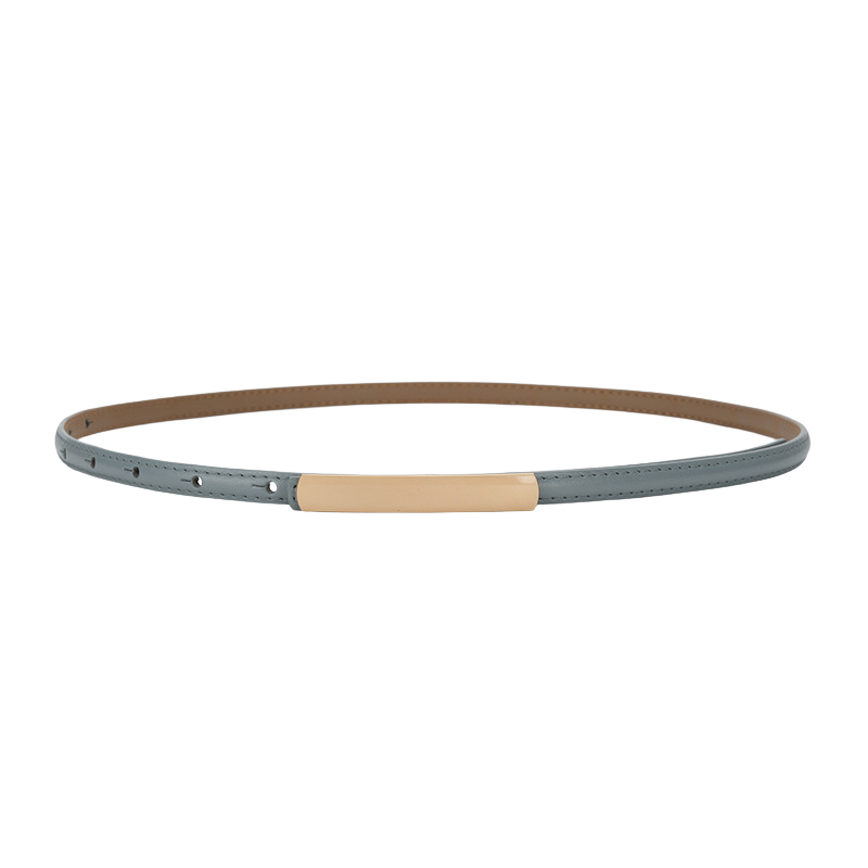 Ceinture fine Ondine bleu clair avec boucle dorée rectangulaire, en cuir refendu de vachette lisse.