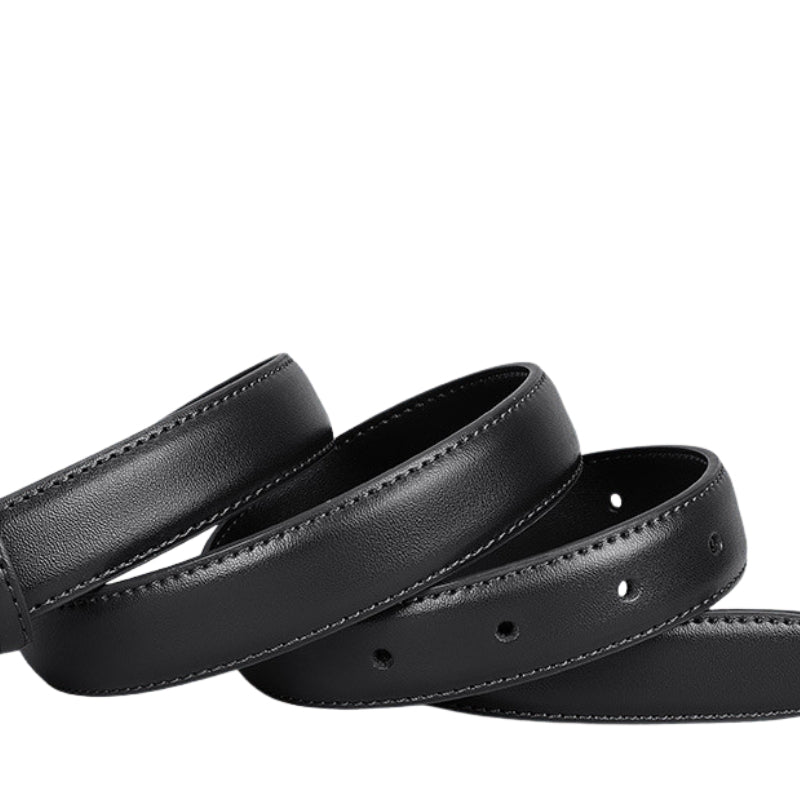 Ceinture fine pour femme Opale en cuir noir, avec coutures discrètes et une boucle ovale de style ancien.