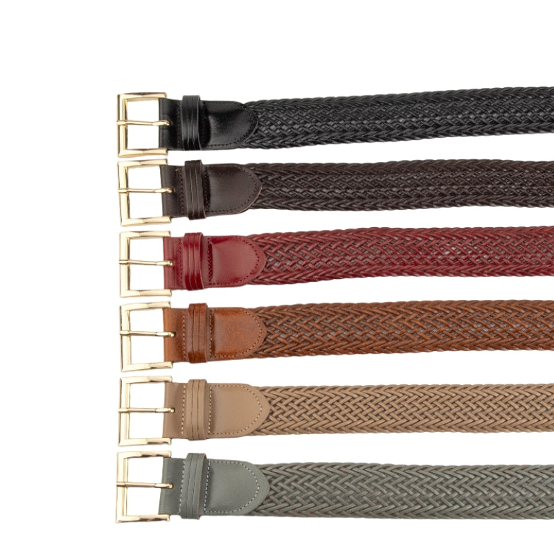 Ceintures femme Oriane en simili cuir recyclé, tressées à la main, avec boucle ardillon rectangulaire dorée. Disponibles en noir, marron foncé, bordeaux, brun clair, beige et gris.