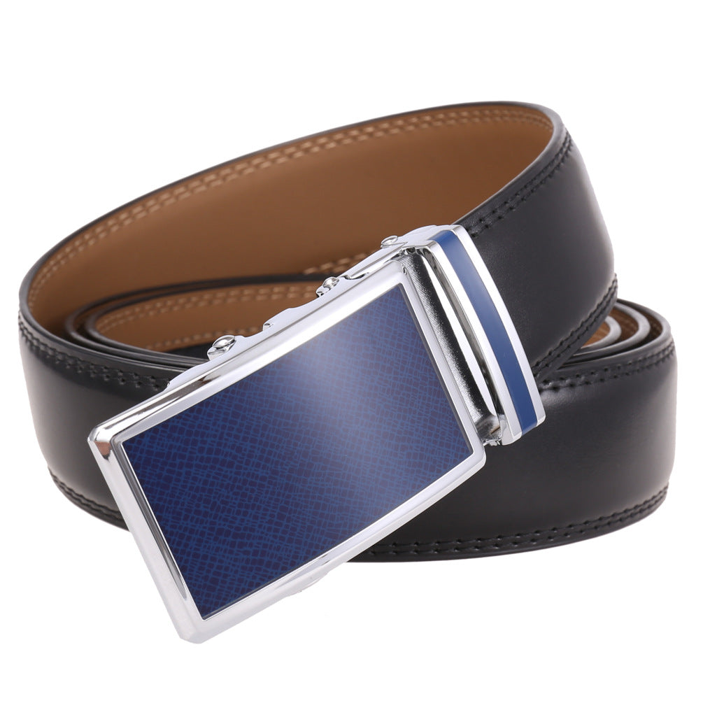 Ceinture homme Parisien 95 en cuir noir avec boucle rectangulaire argentée ornée d'un insert bleu texturé et de rayures bleues.