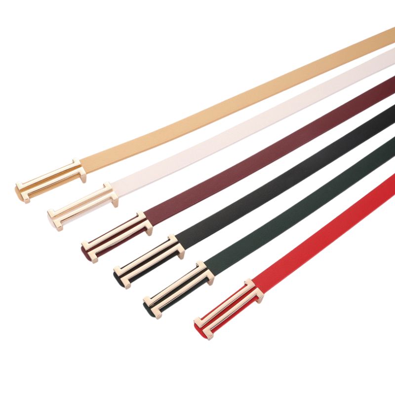 Ceinture fine pour femme "Pensée" en cuir pleine fleur, disponible en plusieurs coloris : beige, blanc cassé, bordeaux, noir, vert sapin et rouge, avec boucle dorée à deux barres.