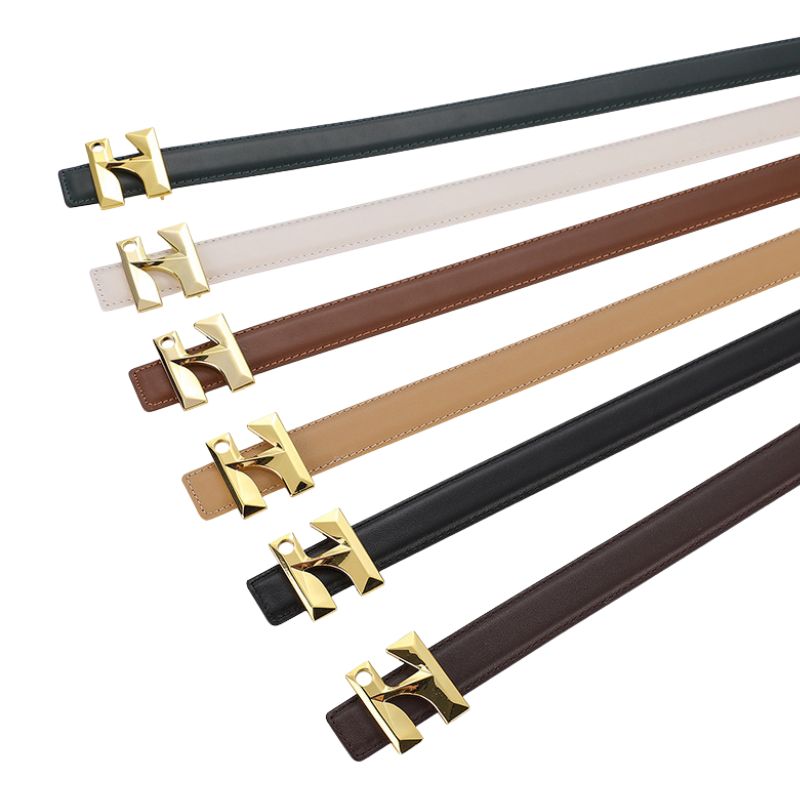 Ceintures Quitilla pour femme en cuir avec boucle dorée inspirée du double G, disponibles en plusieurs couleurs : vert foncé, blanc cassé, marron, beige, noir et marron foncé.