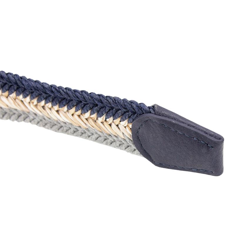 Ceinture tressée pour homme RobinTan, en paille et fils bleus, beiges et gris, avec un bout en cuir marine.
