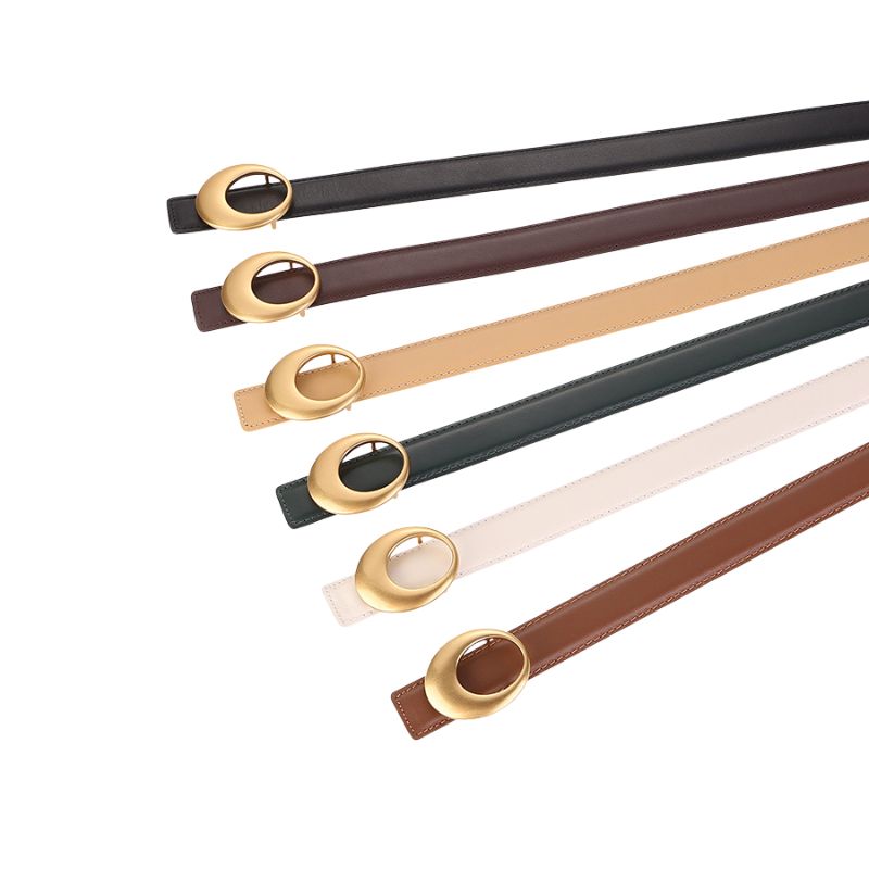 Ceinture femme Rosalie en cuir pleine fleur, disponible en plusieurs couleurs (noir, marron foncé, beige, vert foncé, blanc cassé, marron clair) avec une boucle ovale dorée épurée.