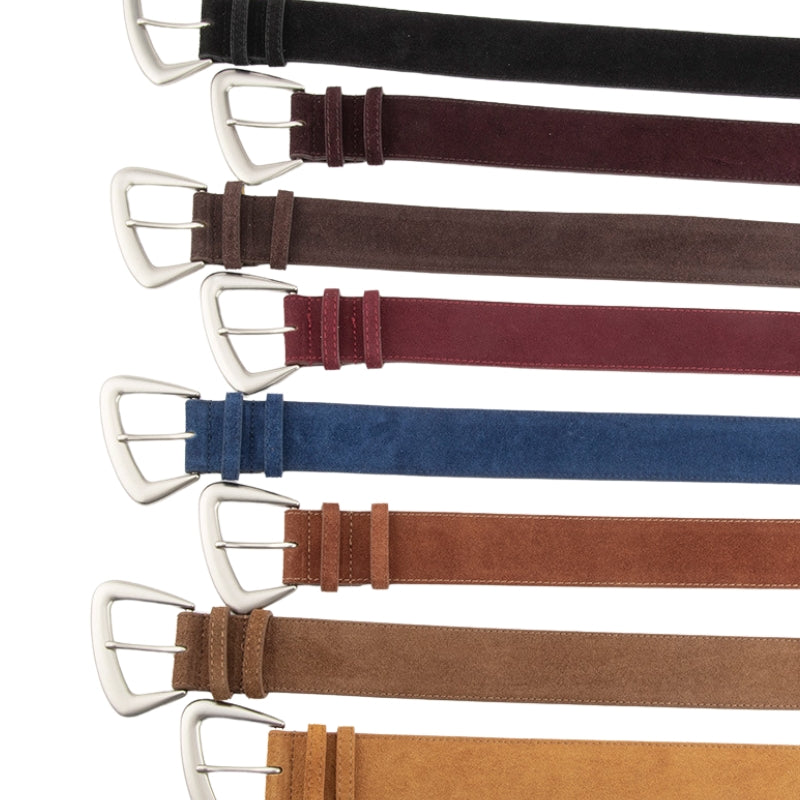 Collection de ceintures Rosée en cuir de vachette suédé, boucle ardillon argentée en forme de D arrondie, disponibles en plusieurs couleurs : noir, bordeaux, marron, bleu, et différentes teintes de camel.