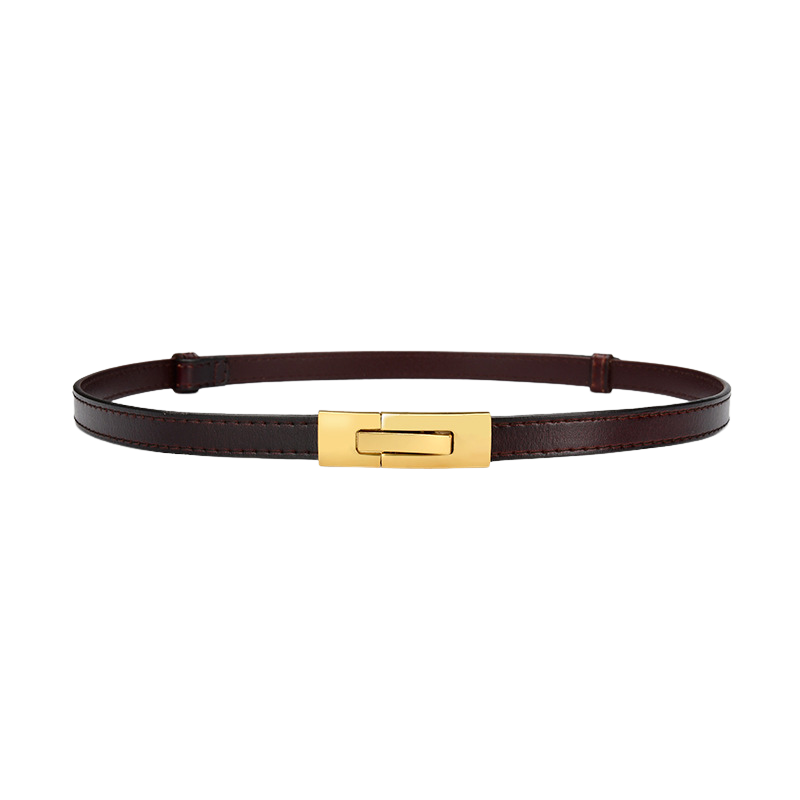 Ceinture fine femme Roxanne en cuir véritable marron foncé avec boucle rectangulaire dorée minimaliste.