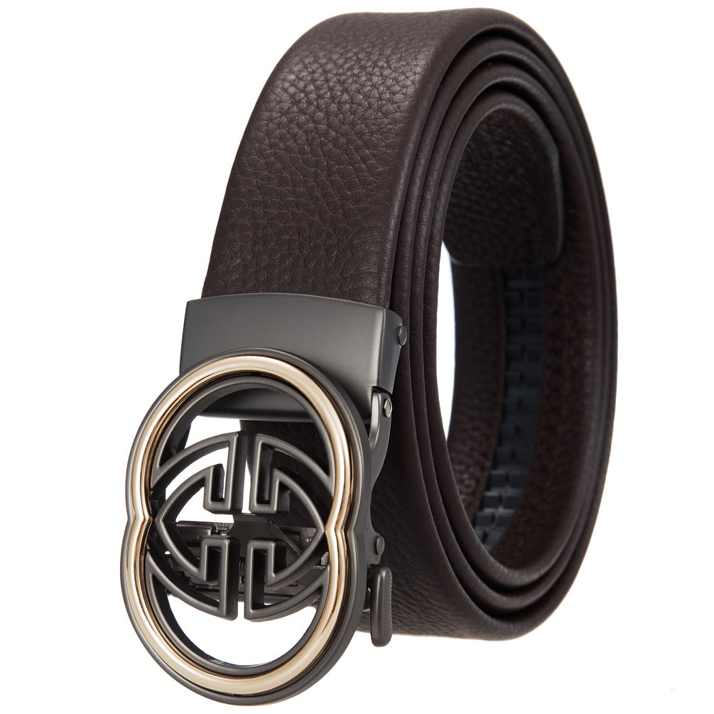 Ceinture pour homme Sacha Lux3 en cuir texturé marron avec boucle automatique et design GG doré et gris anthracite. #fullwidth