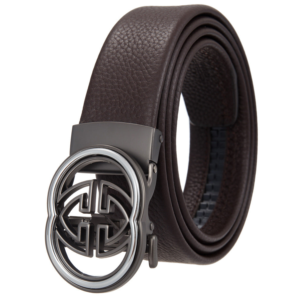 Ceinture pour homme Sacha Lux3 en cuir marron texturé avec une boucle automatique argentée au design complexe et un logo stylisé.