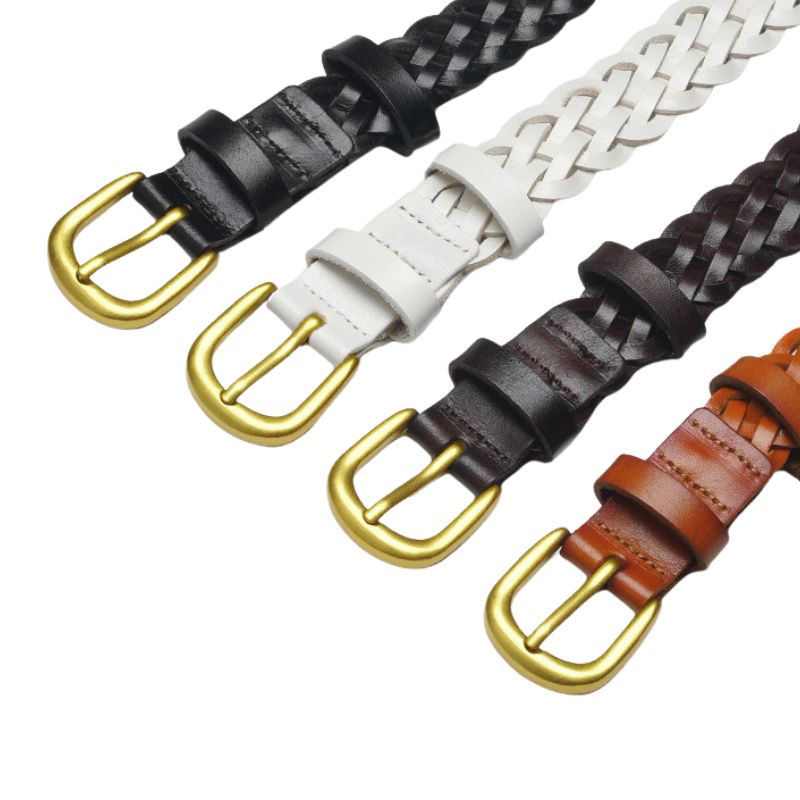 Ceintures tressées en cuir pour femmes, disponibles en noir, blanc, marron foncé et marron clair, avec boucle ardillon dorée.