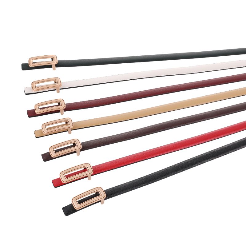 Ceinture fine Sidonie en cuir nubuck lisse, disponible en plusieurs couleurs (noir, blanc, bordeaux, beige, marron foncé, rouge) avec une boucle rectangulaire dorée. #fullwidth
