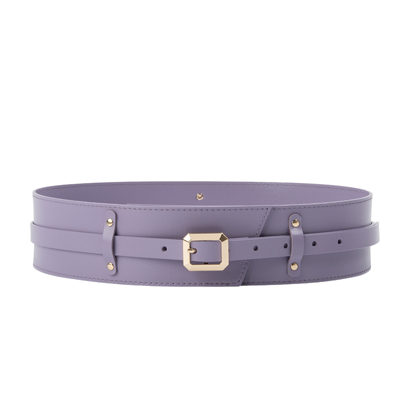 Ceinture large pour femme Solène en cuir refendu lilas avec boucle ardillon carrée dorée, finition lisse et style corset.