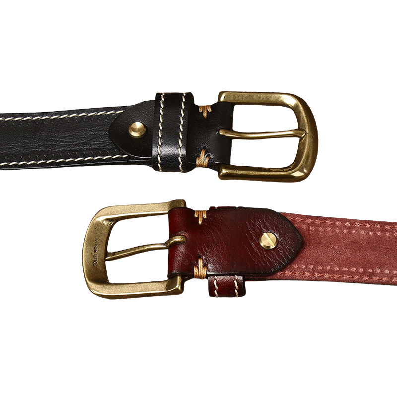 Ceintures Stitchor homme en cuir pleine fleur, l'une noire et l'autre bordeaux, avec boucles ovales en cuivre doré vieilli et coutures contrastées. #fullwidth
