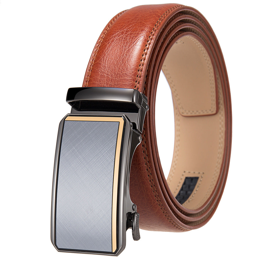 Ceinture homme Théo Lin en cuir marron cognac avec boucle rectangulaire automatique en métal finition brillante et accents dorés.