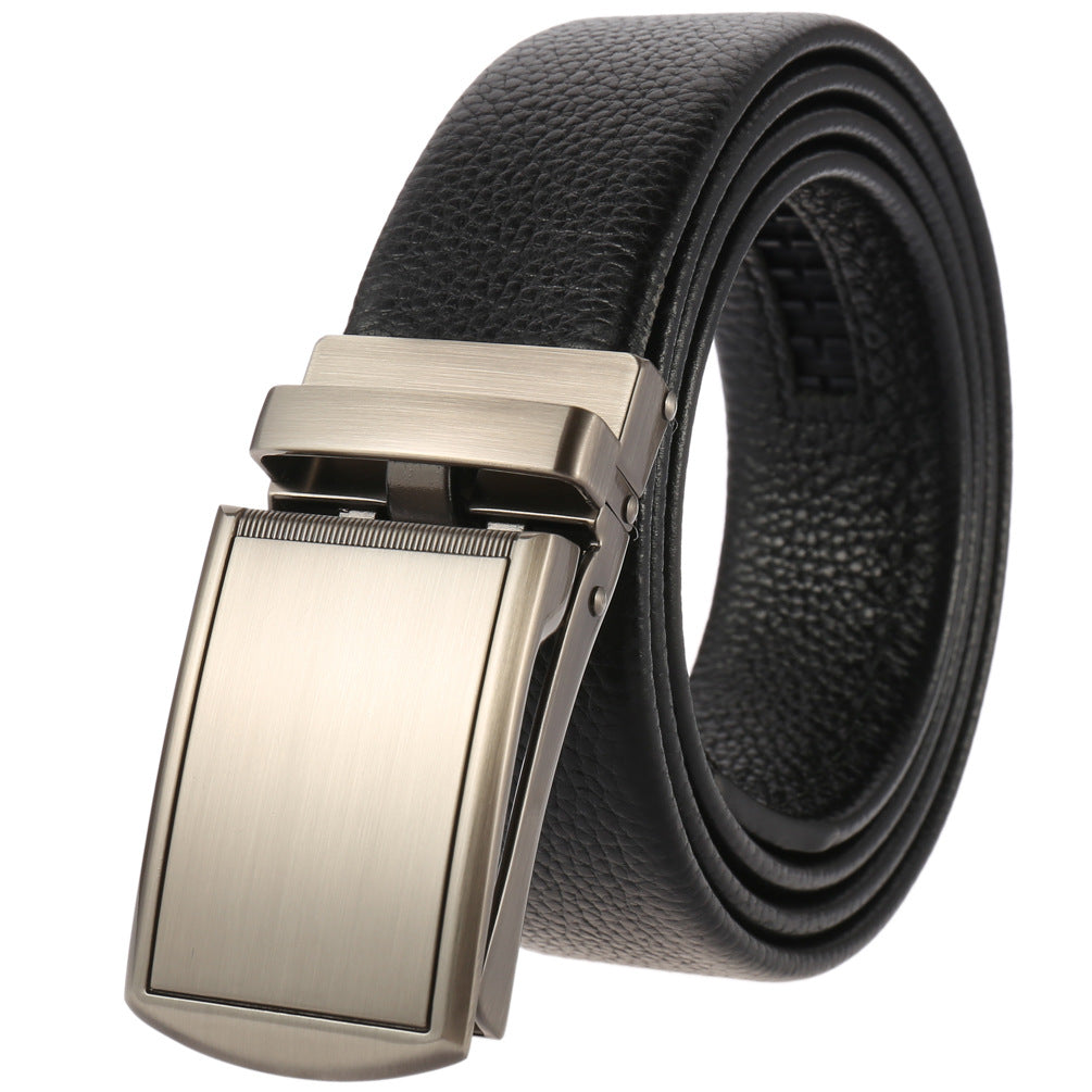 Ceinture Tom pour homme en cuir noir avec boucle automatique rectangulaire en métal argenté brossé.