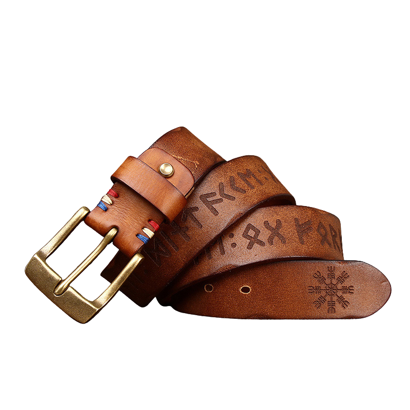 Ceinture Tricolore Cuir pour homme en cuir de vachette couleur chameau, avec boucle ardillon dorée, couture tricolore et gravure de runes et symbole viking.