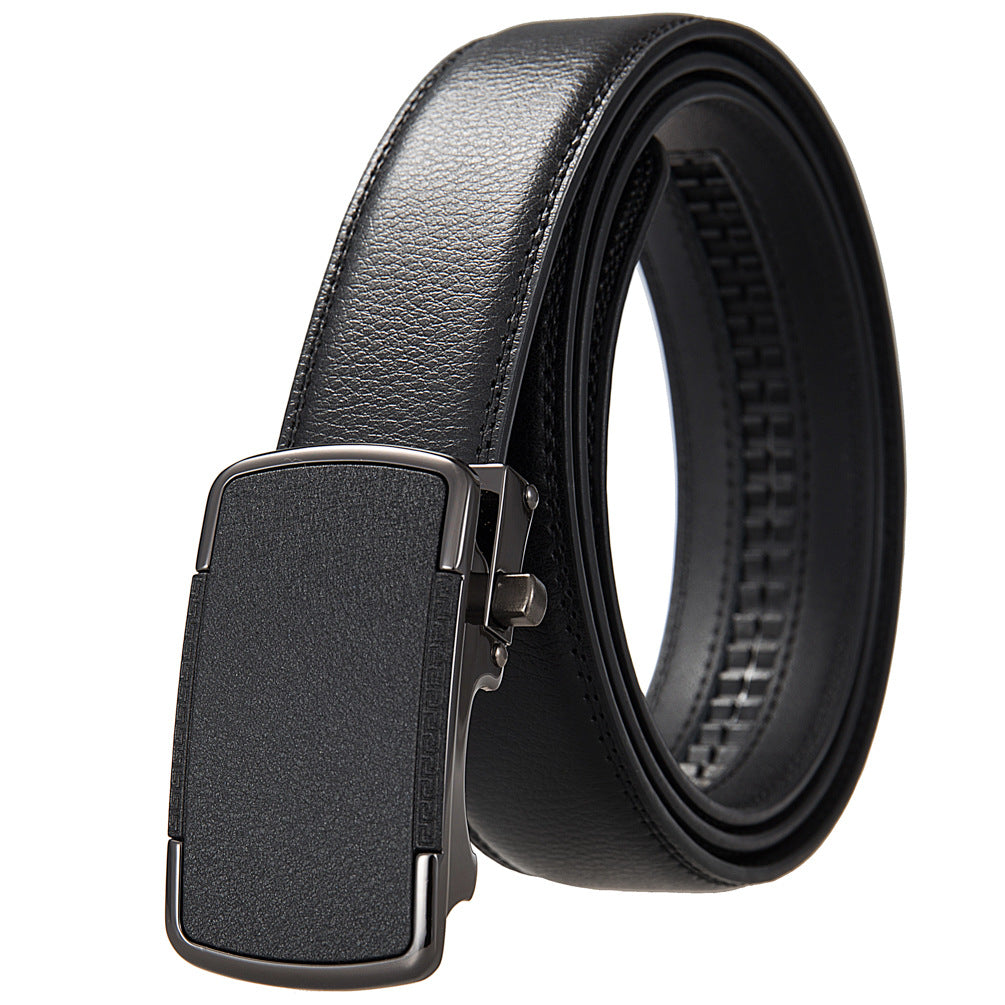 Ceinture homme Tuilerie 20 en cuir noir avec boucle rectangulaire automatique finition mate et gravures géométriques.