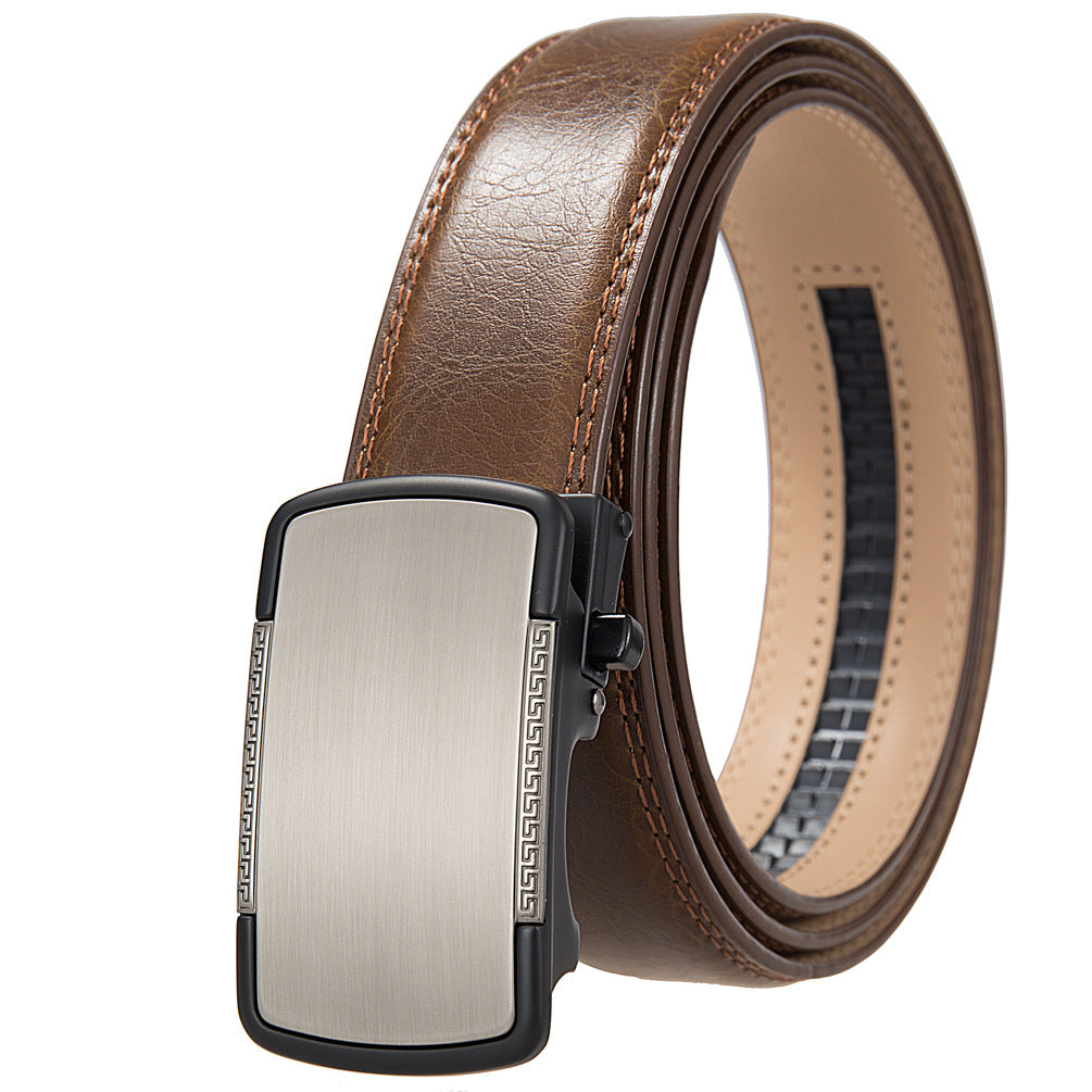 Ceinture homme Tuilerie 60 en cuir marron avec boucle automatique rectangulaire finition brossée et décors géométriques.