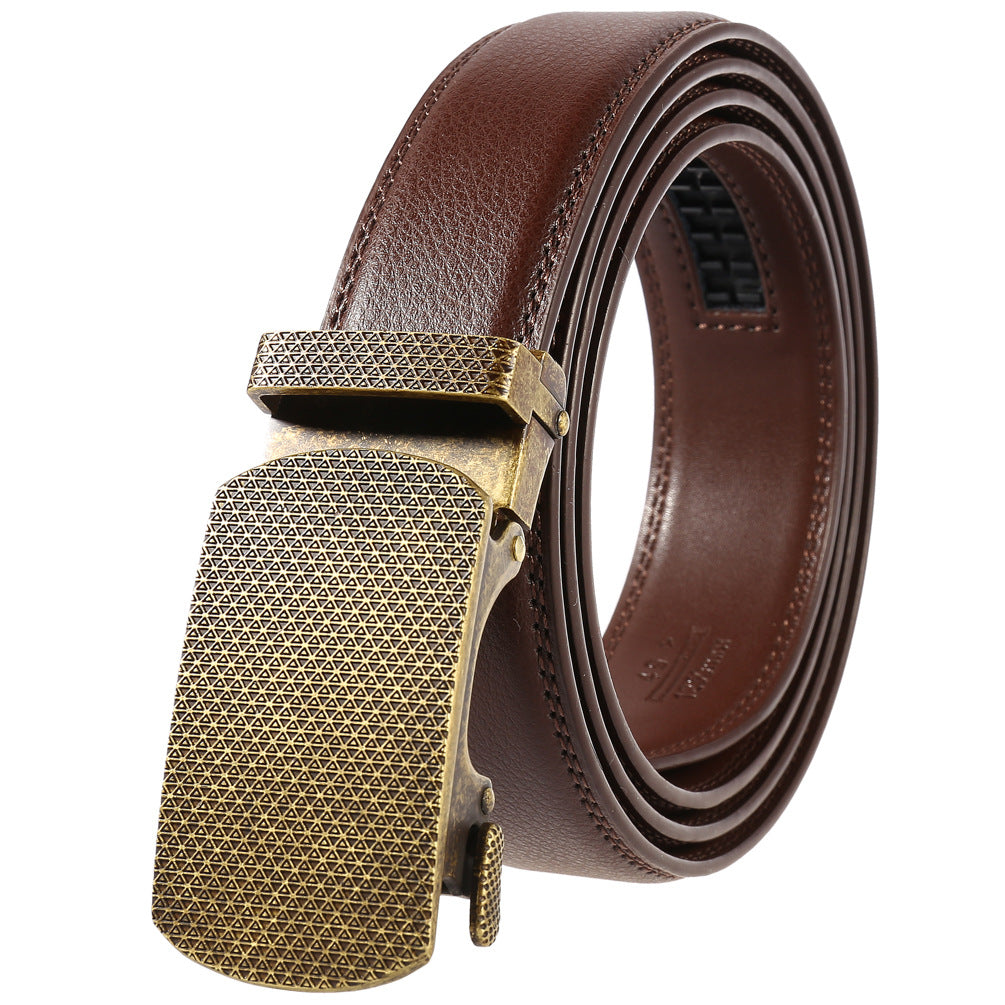 Ceinture homme Turbigo marron en cuir de vachette refendu avec boucle automatique rectangulaire à finition dorée vieillie et motif géométrique.