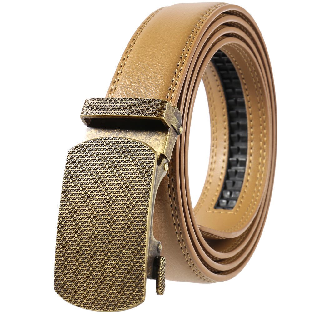 Ceinture homme Turbigo modèle 20, en cuir de vachette de couleur camel, avec boucle automatique rectangulaire en métal à finition dorée vieillie et motif texturé.