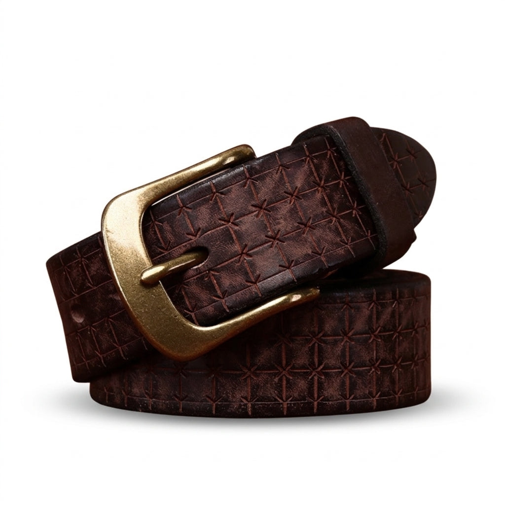 Ceinture pour homme Turenne en cuir pleine fleur de vachette marron avec motif géométrique quadrillé et boucle ardillon arrondie en cuivre massif finition dorée antique