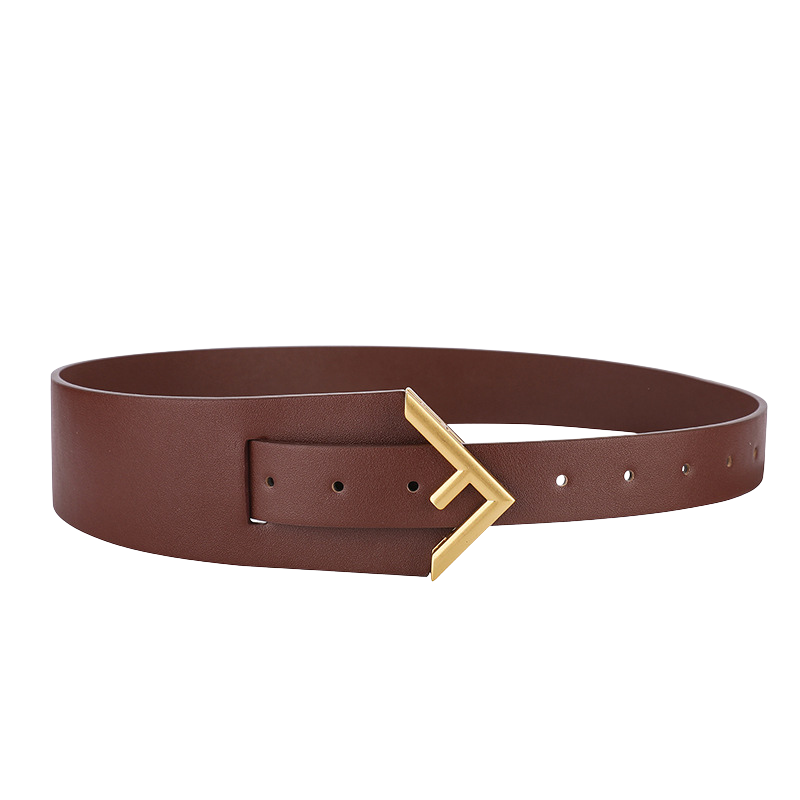 Ceinture femme Ursule marron en cuir refendu avec boucle dorée géométrique en forme de F, design épuré sans couture apparente.