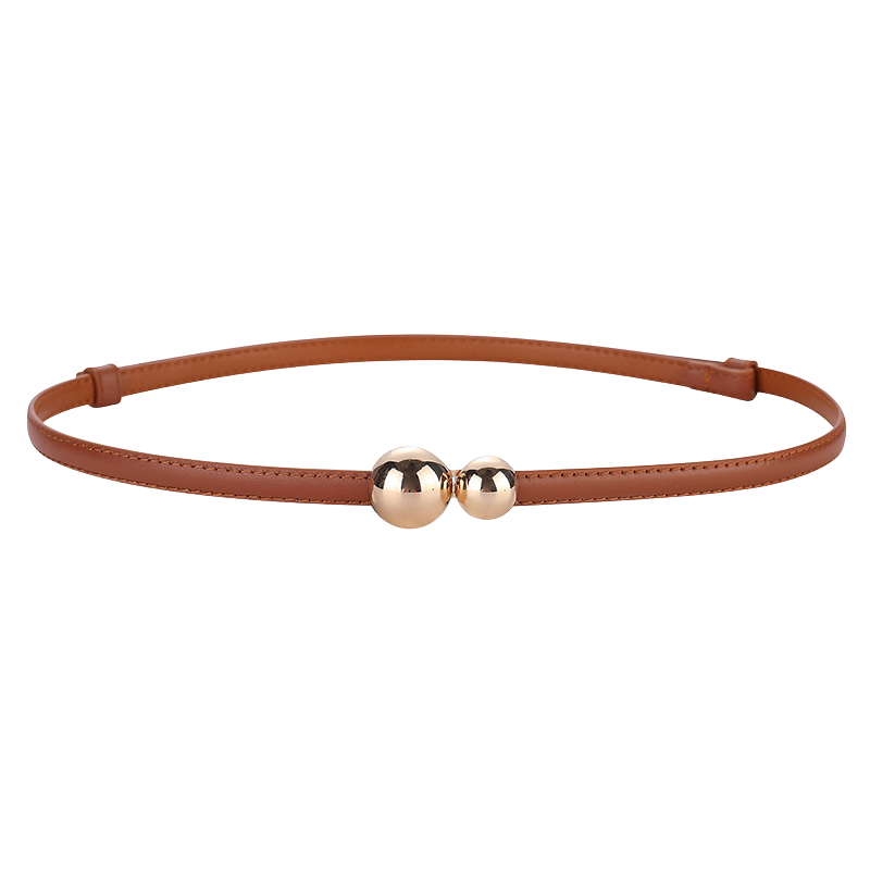 Ceinture fine en cuir marron clair Ursuline avec deux boules dorées décoratives sur le devant.