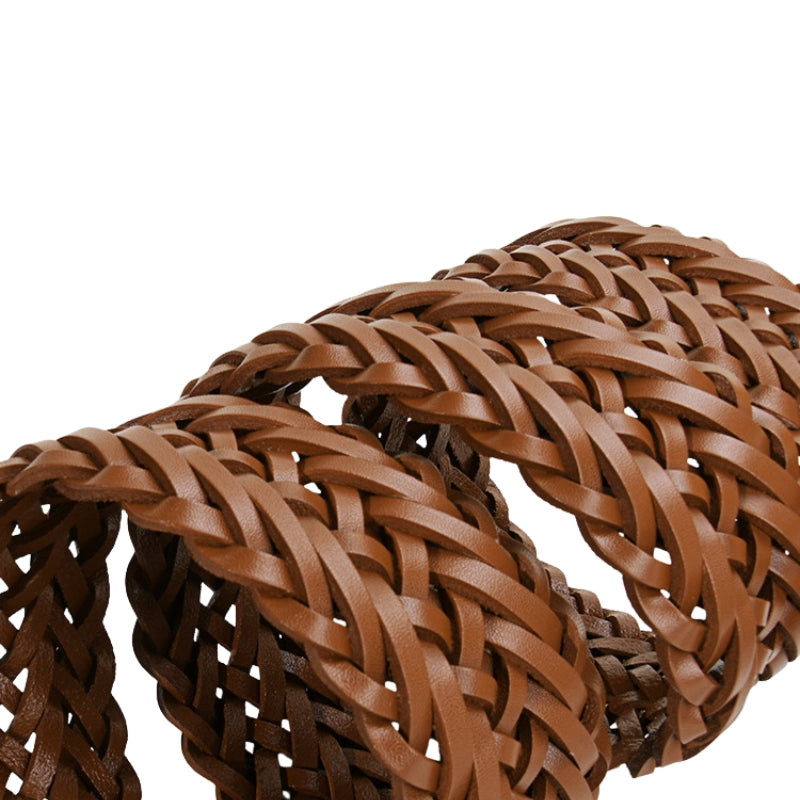 Ceinture Véronique en cuir de vachette refendu marron tressé, de style daim, avec boucle ardillon demi-lune dorée. Extra large et ajustable.