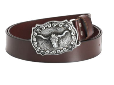Ceinture homme en cuir marron avec boucle imposante de style western représentant une tête de taureau argentée sur fond floral.
