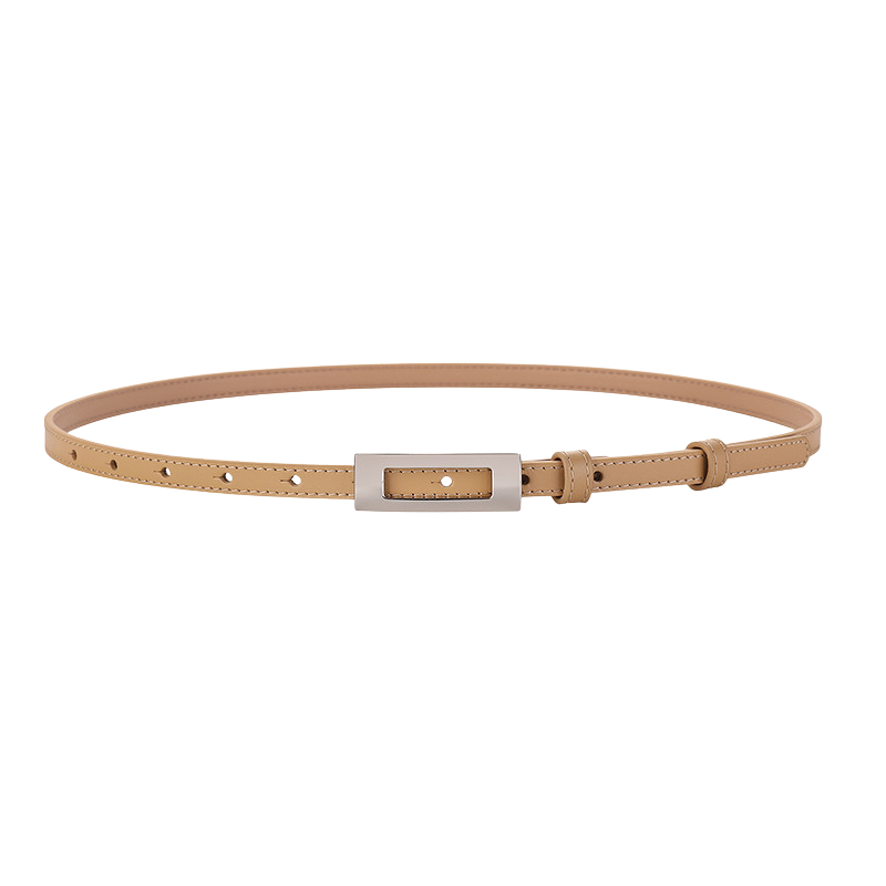 Ceinture fine en cuir beige modèle Wanda pour femme, avec boucle rectangulaire argentée à finition évidée et fermeture crochet clou.