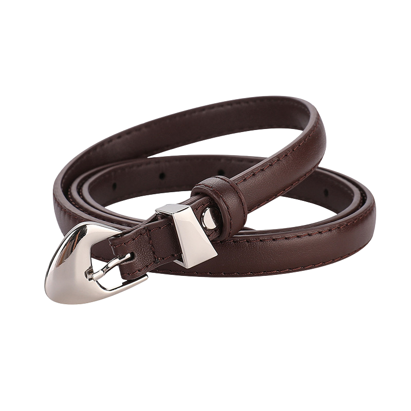 Ceinture fine femme Ysée en cuir marron grainé, avec une boucle ardillon argentée de forme arrondie et triangulaire.