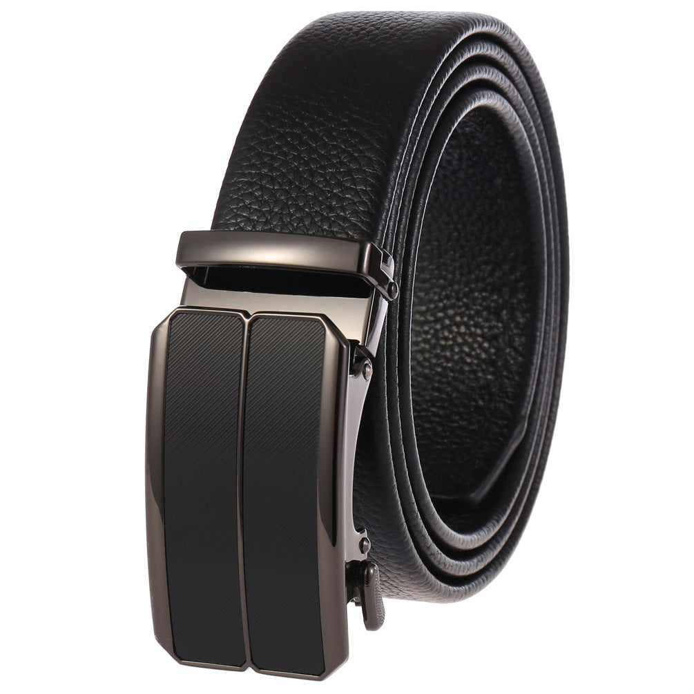 Ceinture homme Yves en cuir de vachette noir, avec boucle automatique argentée et détails texturés. #fullwidth