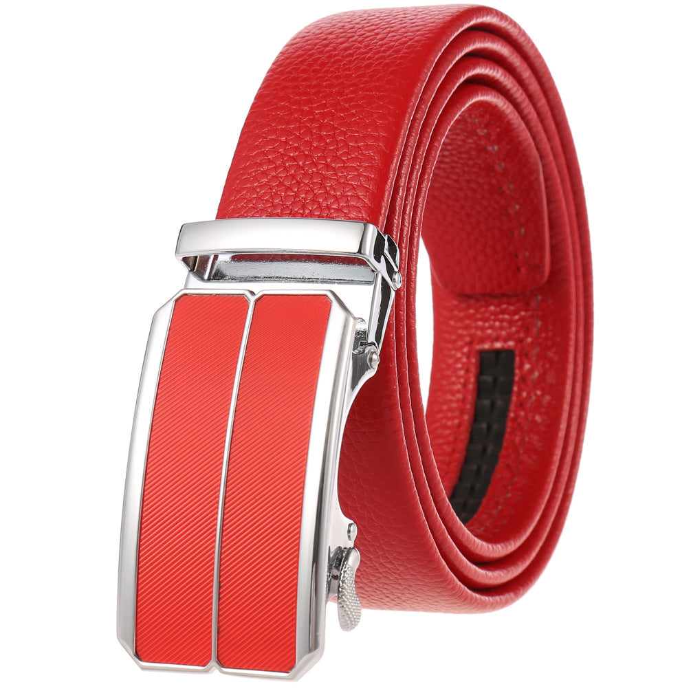 Ceinture Yves rouge en cuir de vachette avec boucle rectangulaire argentée et détails texturés rouges