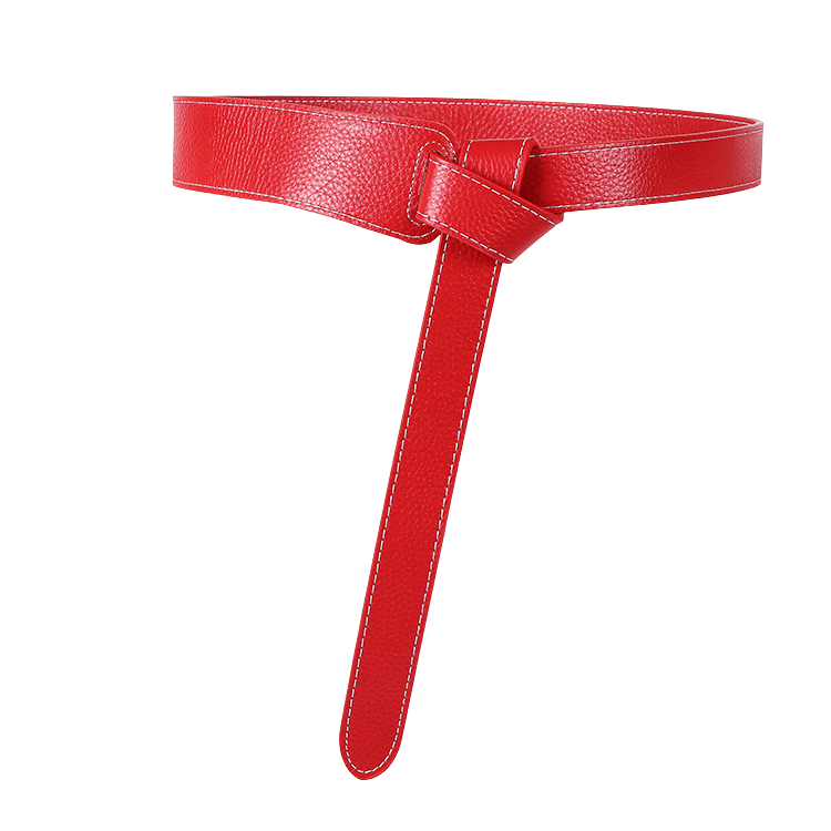 Ceinture Zéphyrine rouge en cuir pleine fleur, texture grainée, sans boucle ni trous, avec surpiqûres blanches contrastantes et nœud, 3,8 cm de large.