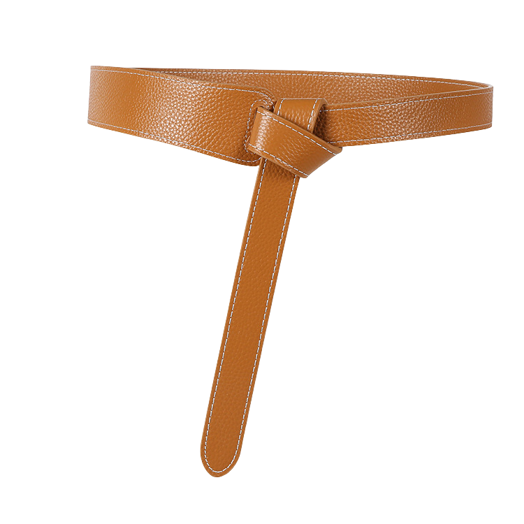 Ceinture Zéphyrine en cuir pleine fleur de vachette couleur camel, avec texture grainée, couture blanche contrastante et système de nouage sans boucle ni trous. Largeur 3,8 cm, longueur 120 cm.