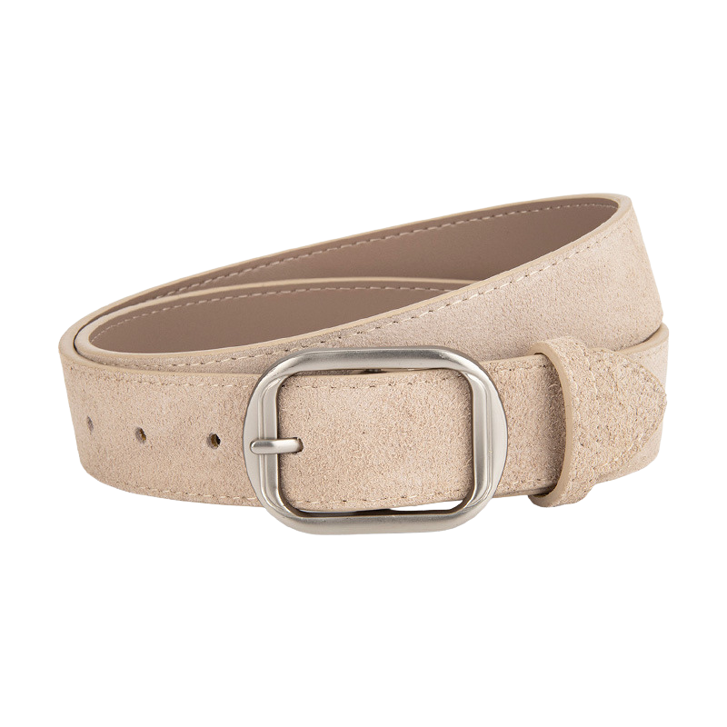 Ceinture Zoïa 1 en cuir de vachette refendu aspect daim, couleur blanc cassé, avec boucle ardillon ovale allongée en métal argenté. Largeur 3,3 cm.