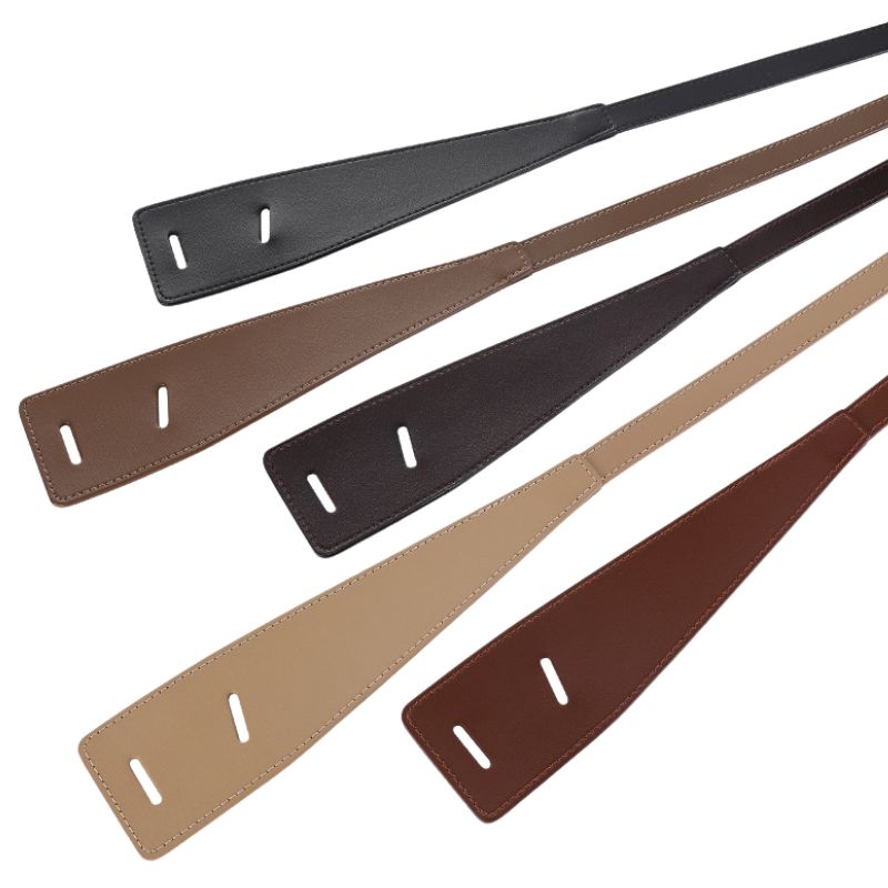 Ceintures Adèle en cuir refendu de vachette, disponibles en noir, marron clair, marron foncé, beige et marron. Design minimaliste avec système de nouage sans trou.