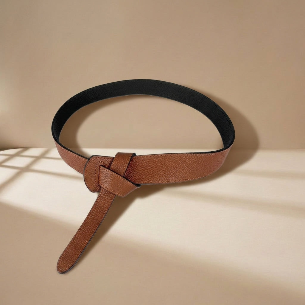 Ceinture femme réversible Ombeline en cuir de vachette pleine fleur, face camel et noire, style obi noué sans boucle @fullwidth