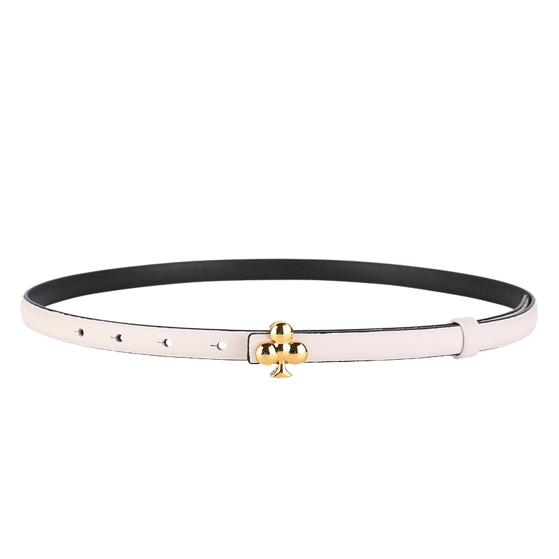 Ceinture fine blanche pour femme Amélie en cuir avec boucle dorée en forme de fleur de trèfle.