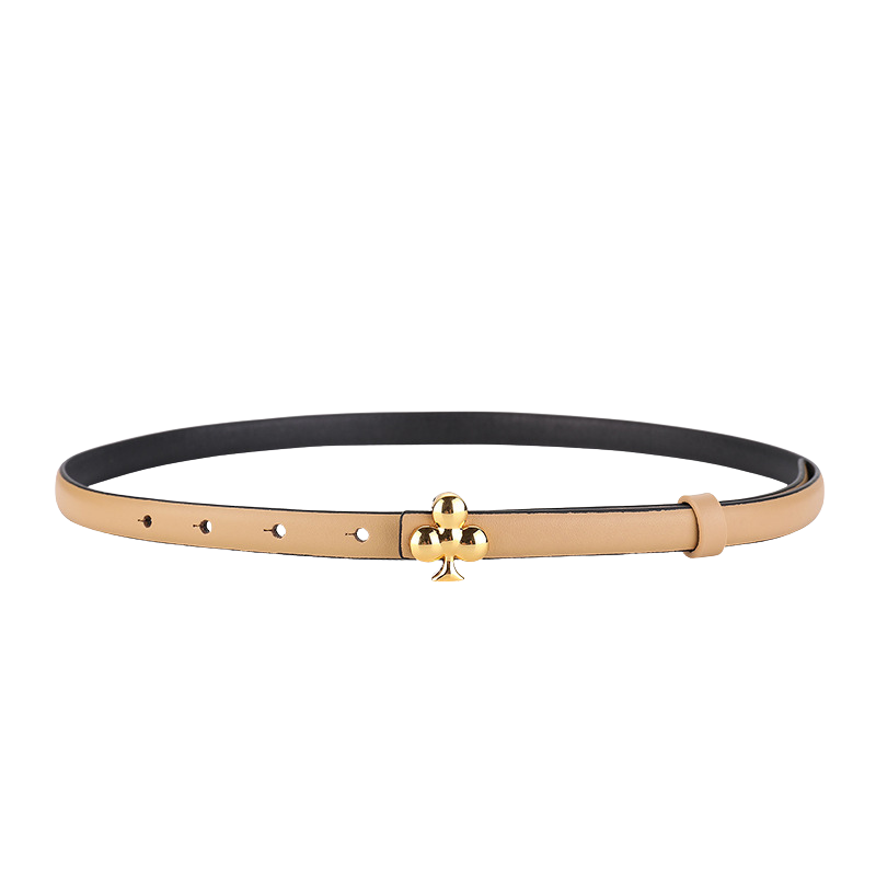 Ceinture fine Amélie en cuir beige pour femme, avec boucle dorée en forme de fleur de trèfle.